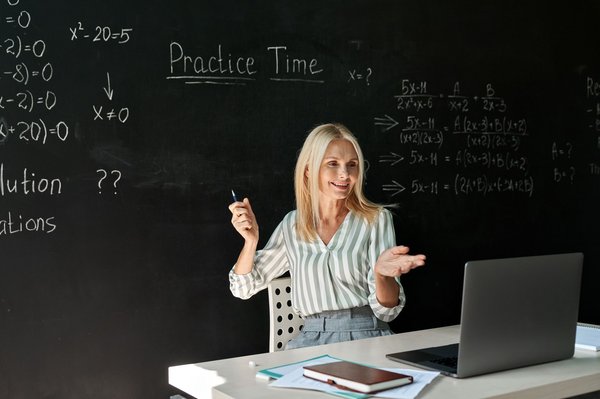 Comment donner des cours de maths en ligne efficacement ?